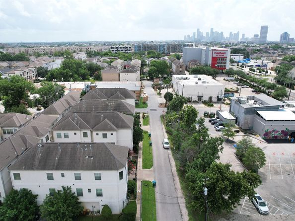 5914 Center Street, Houston TX 77007