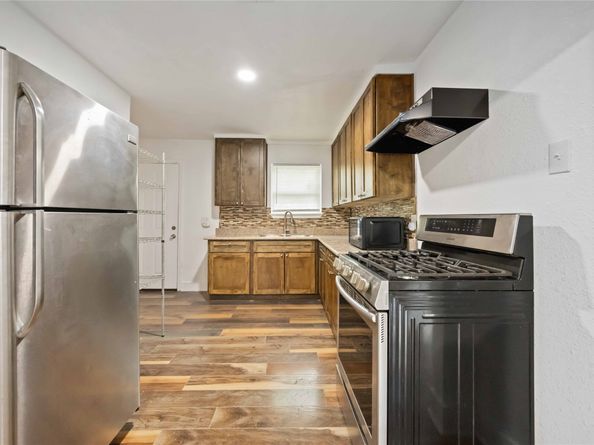 6043 Lyndhurst Drive, Houston TX 77033