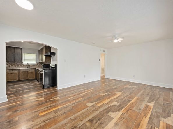 6043 Lyndhurst Drive, Houston TX 77033