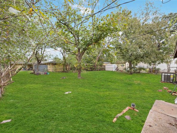 6043 Lyndhurst Drive, Houston TX 77033