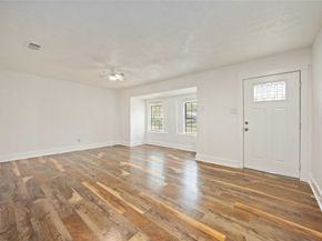 6043 Lyndhurst Drive, Houston TX 77033