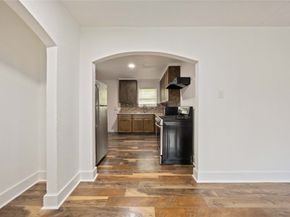 6043 Lyndhurst Drive, Houston TX 77033