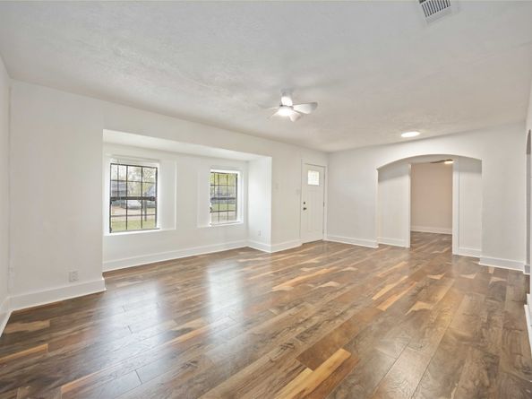 6043 Lyndhurst Drive, Houston TX 77033