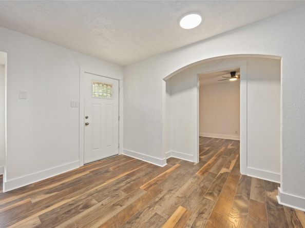 6043 Lyndhurst Drive, Houston TX 77033