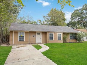 6043 Lyndhurst Drive, Houston TX 77033