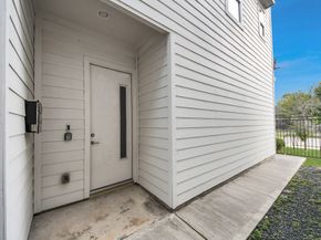 2507 Des Chaumes Street, Houston TX 77026