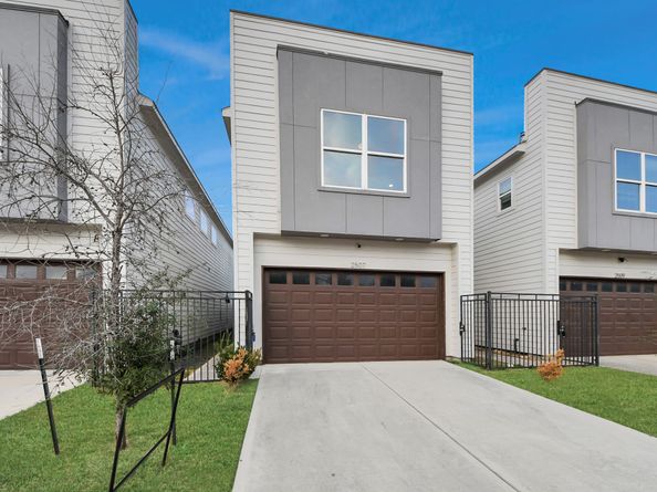 2507 Des Chaumes Street, Houston TX 77026