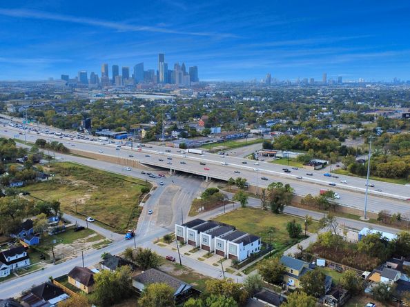 2507 Des Chaumes Street, Houston TX 77026