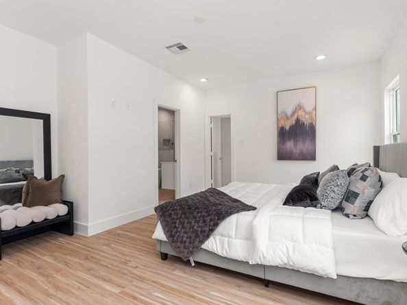 4720 Thornton Views  Rd, Houston TX 77018