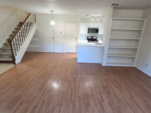 2120 El Paseo Street 2106, Houston TX 77054