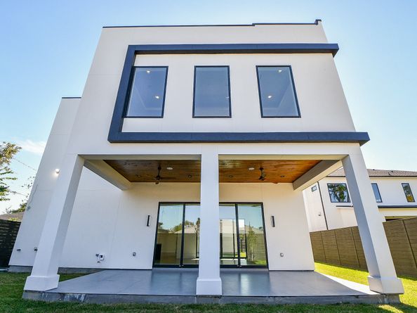 7218 Schiller Street, Houston TX 77055