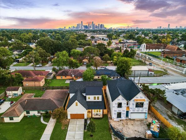 206 Milwaukee Street, Houston TX 77009
