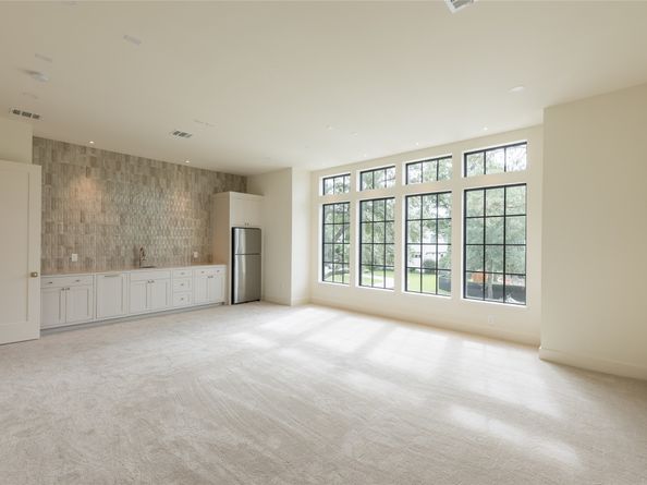 765 Sue Barnett Drive, Houston TX 77018