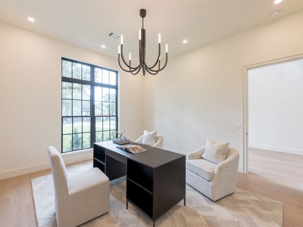 765 Sue Barnett Drive, Houston TX 77018