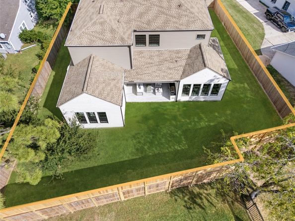 765 Sue Barnett Drive, Houston TX 77018