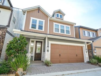 1110 Oakwood Pass