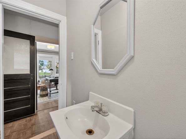 5223 Clay Street, Houston TX 77023