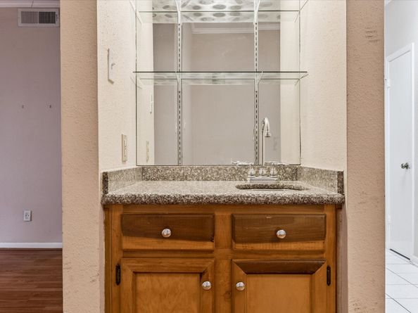 8100 Cambridge Street 19, Houston TX 77054