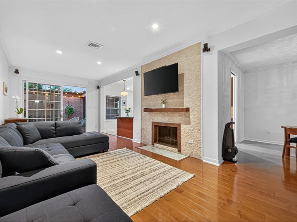 7604 Del Monte Drive, Houston TX 77063