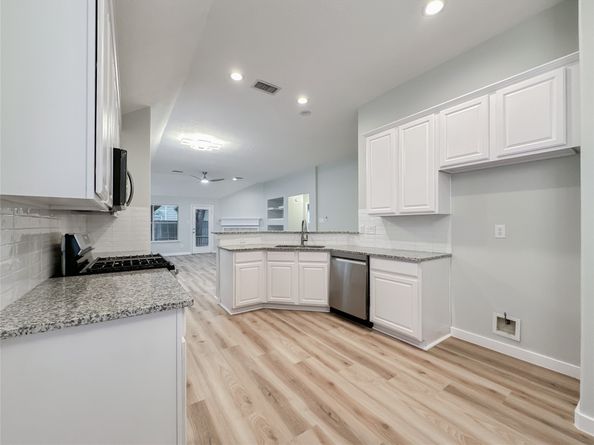 27 Auburn Path Drive, The Woodlands TX 77382
