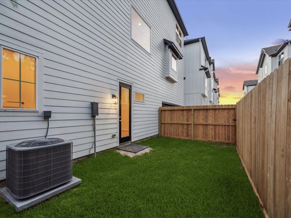 129 Eastwood Street, Houston TX 77011
