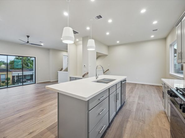 129 Eastwood Street, Houston TX 77011