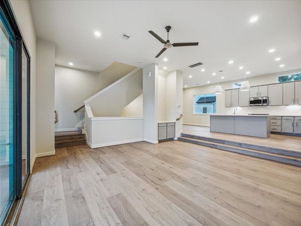 129 Eastwood Street, Houston TX 77011