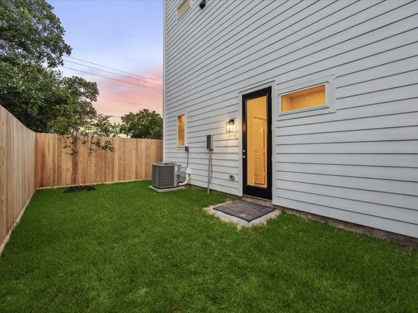 129 Eastwood Street, Houston TX 77011