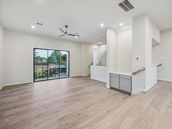 129 Eastwood Street, Houston TX 77011