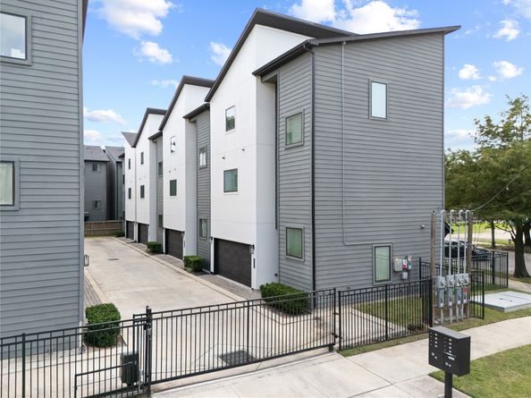 2404 Hadley Street C, Houston TX 77003
