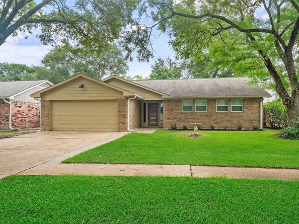 16330 Autumn Wind Drive, Houston TX 77090