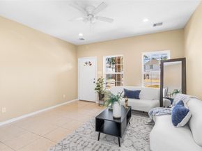 8717 Peachtree Street, Houston TX 77016