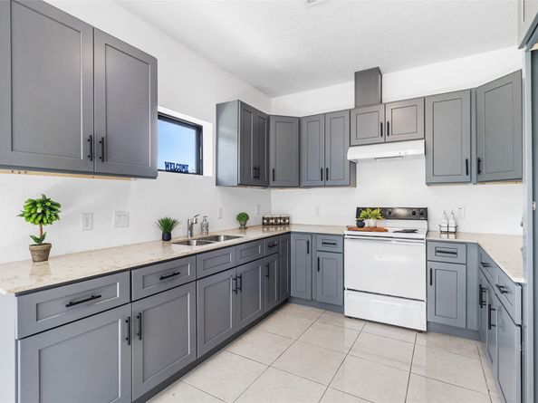 8717 Peachtree Street, Houston TX 77016