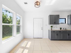 8717 Peachtree Street, Houston TX 77016