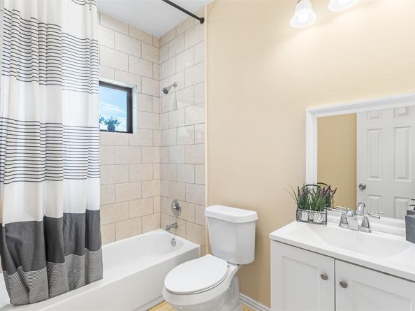 8717 Peachtree Street, Houston TX 77016
