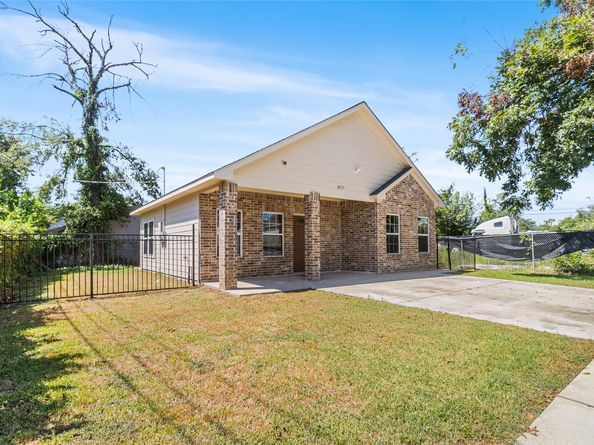 8717 Peachtree Street, Houston TX 77016