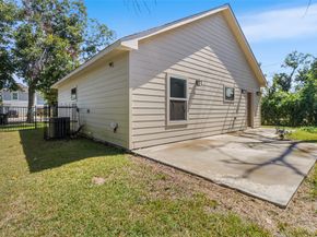 8717 Peachtree Street, Houston TX 77016
