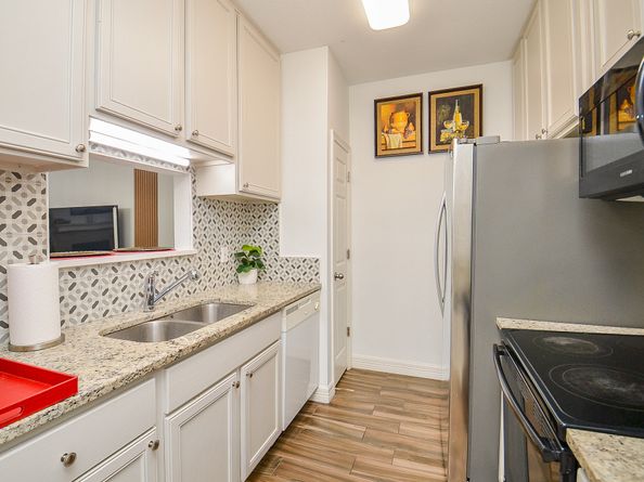 9850 Pagewood Lane 1403, Houston TX 77042