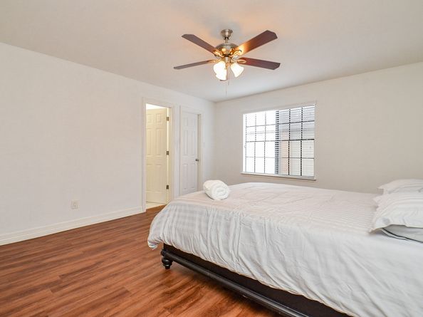 9850 Pagewood Lane 1403, Houston TX 77042