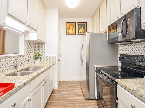 9850 Pagewood Lane 1403, Houston TX 77042