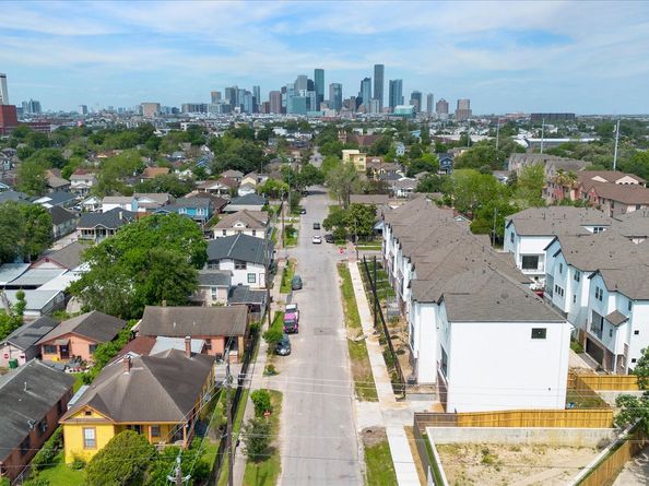 137 Eastwood Street, Houston TX 77011