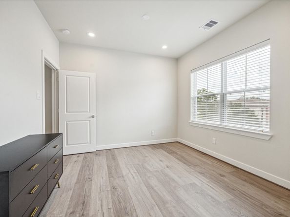 137 Eastwood Street, Houston TX 77011