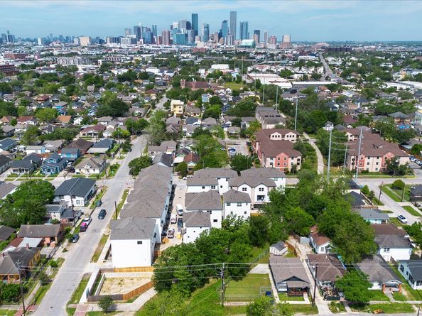 137 Eastwood Street, Houston TX 77011