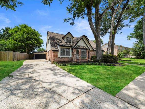 13715 Whichurch way, Houston TX 77015