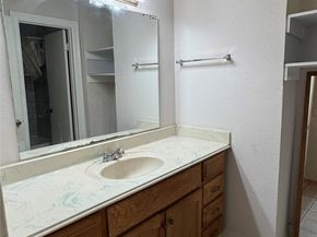 10942 Dunvegan Way, Houston TX 77013