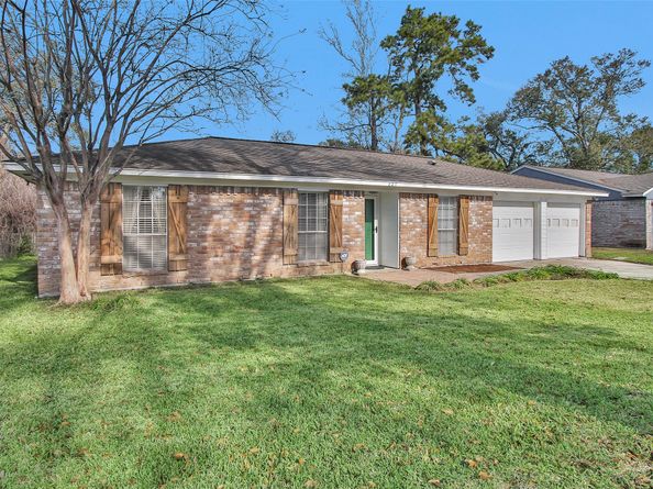 227 Crest Hill Drive, Conroe TX 77301