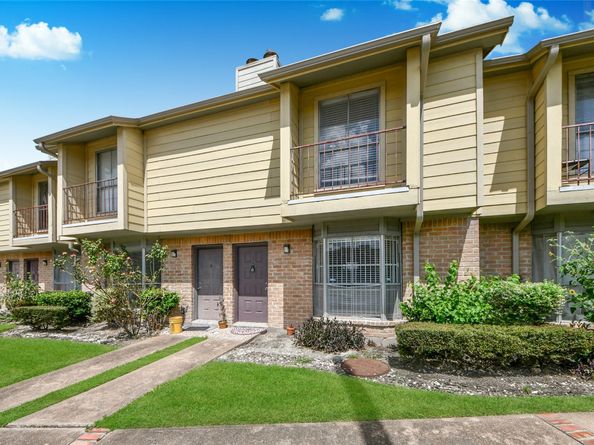 9350 Country Creek Drive 5, Houston TX 77036