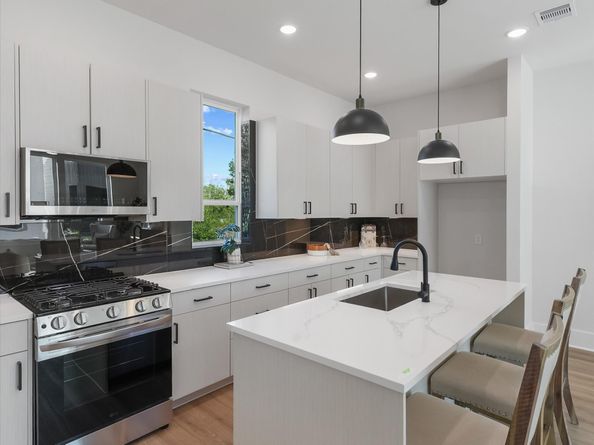 4710 Thornton Villas Lane, Houston TX 77018