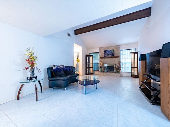 9168 Wilcrest Drive 9168, Houston TX 77099