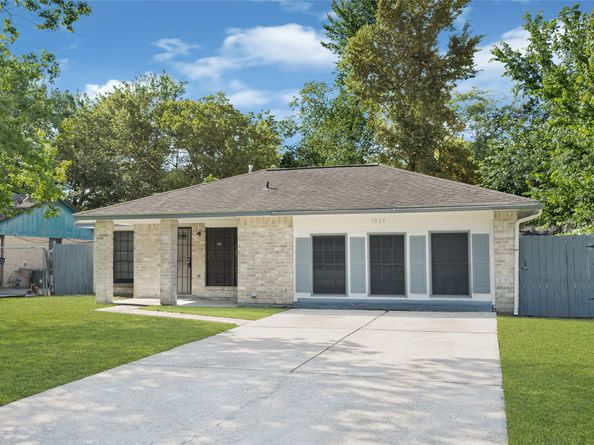 7026 Hedgewood Street, Houston TX 77016